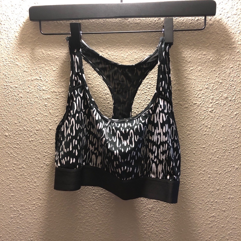 Victoria’s Secret sports bra size medium